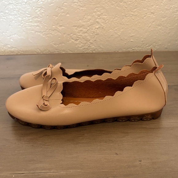 Genuine Leather Scalloped Cream Nude Ballet Flats with Bow Accent - Picture 3 of 7